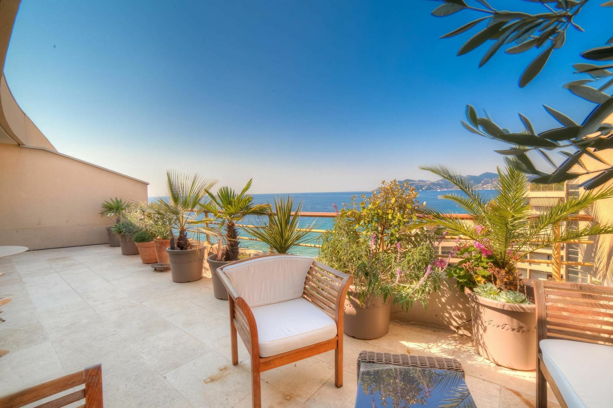 Le Cygne 1 * Cannes