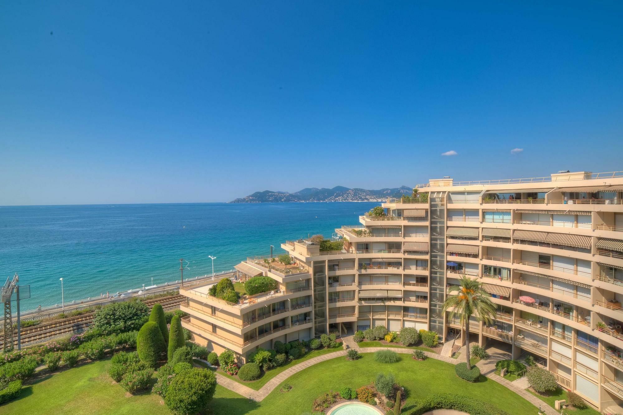 Le Cygne 1 * Cannes
